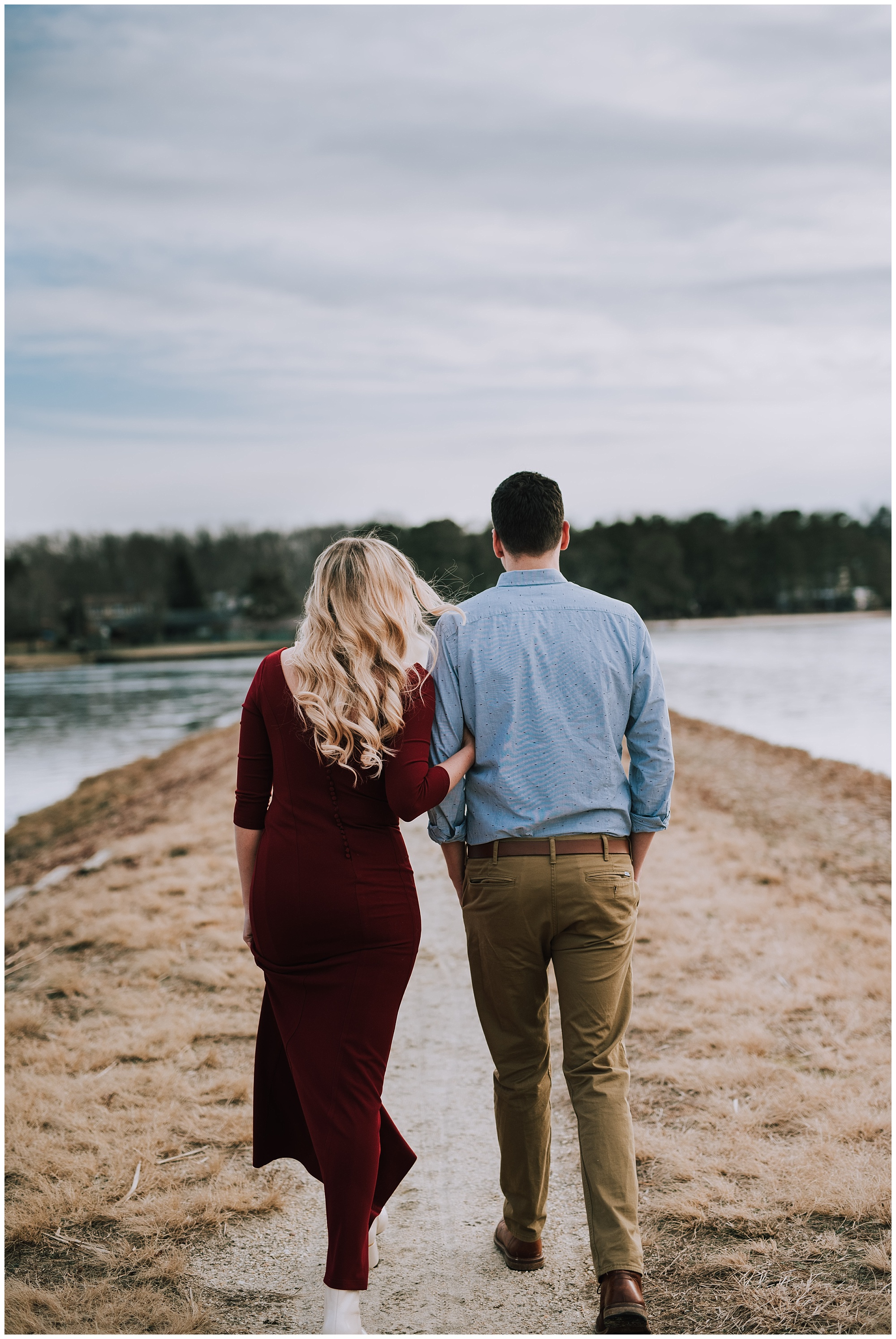 Romantic Lakefront Engagement Session // Philadelphia Wedding Photographer 